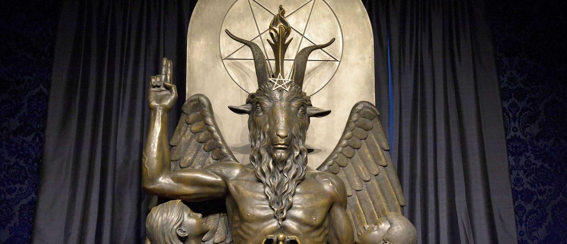 Illinois Displays Satanic Temple Alongside Nativity Scene In Their