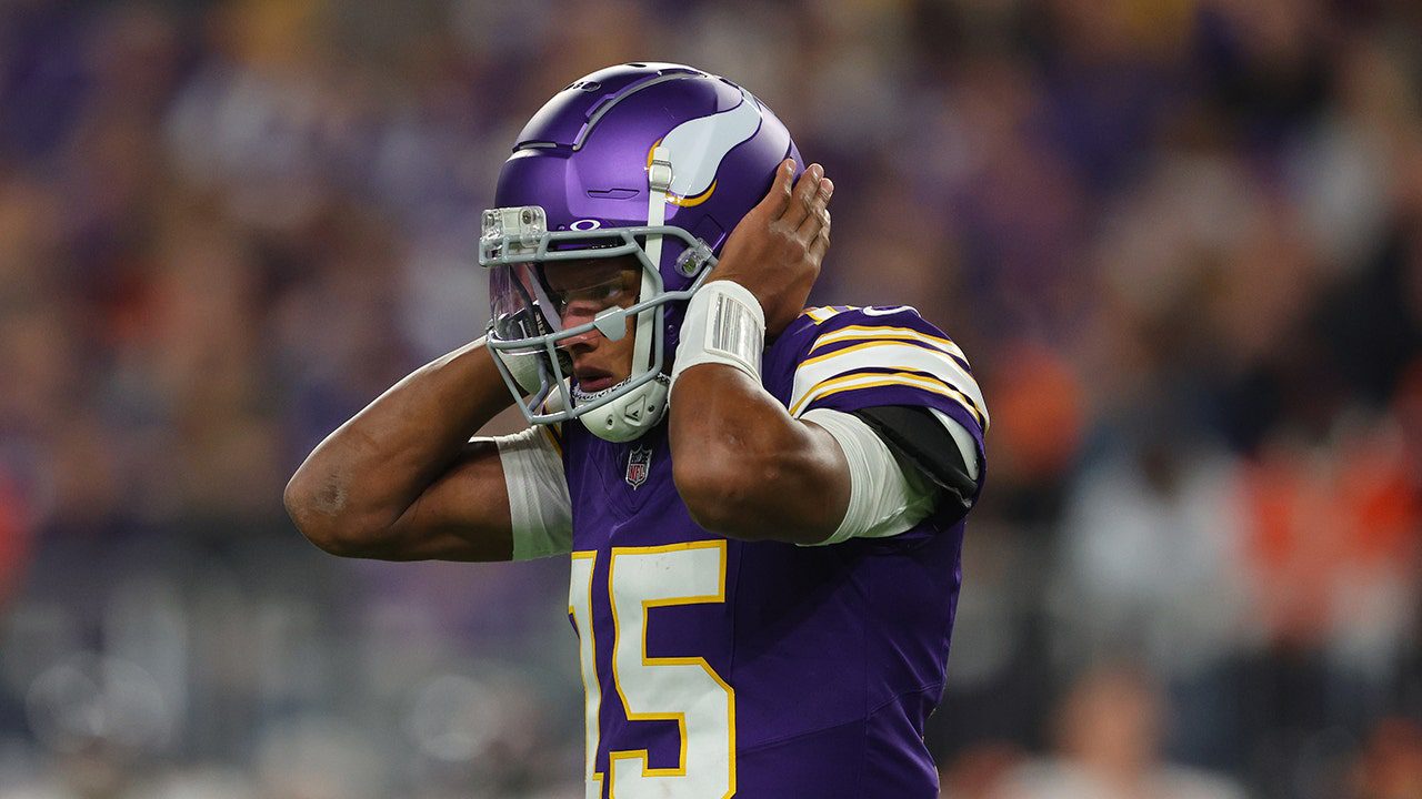 Josh Dobbs Honeymoon With Vikings Over As New Starting Quarterback Is