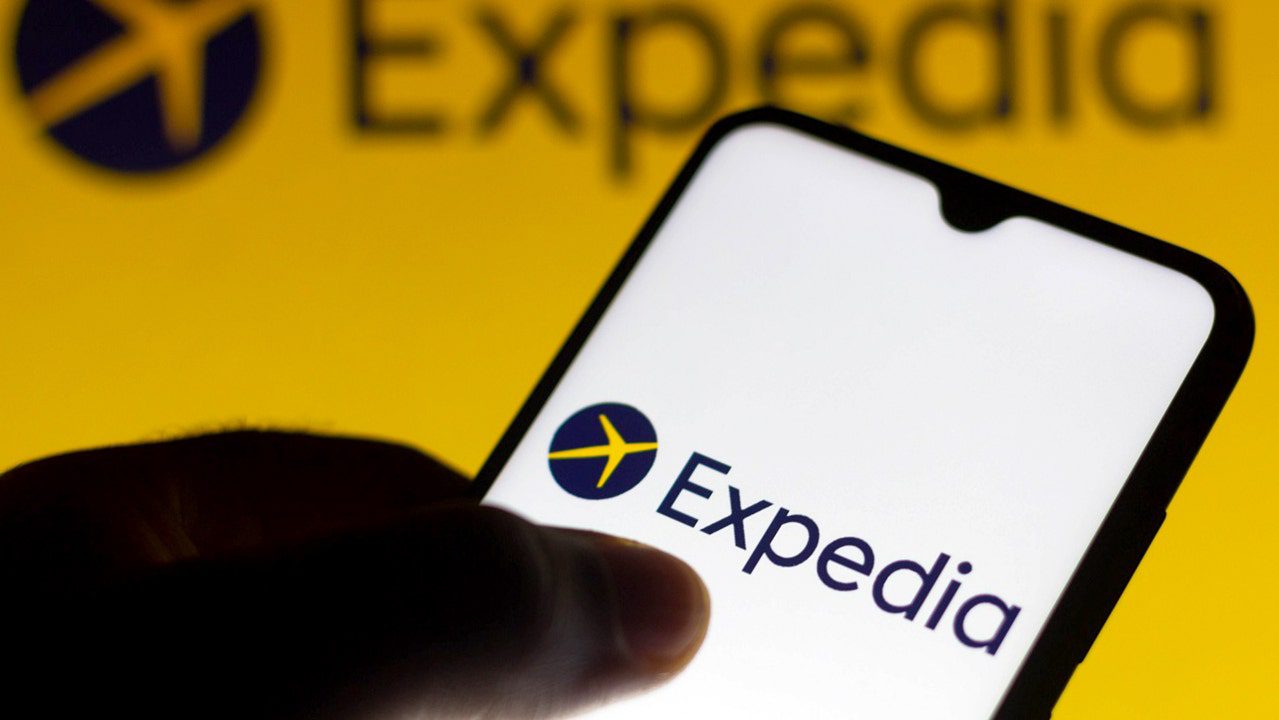 Expedia shares sink after 2024 revenue warning on softening air fares