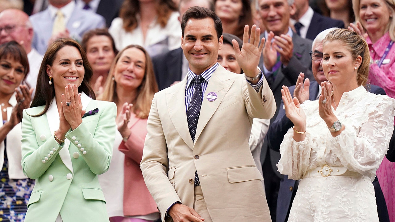 Princess Kate gives Wimbledon champion Roger Federer a lengthy standing ...