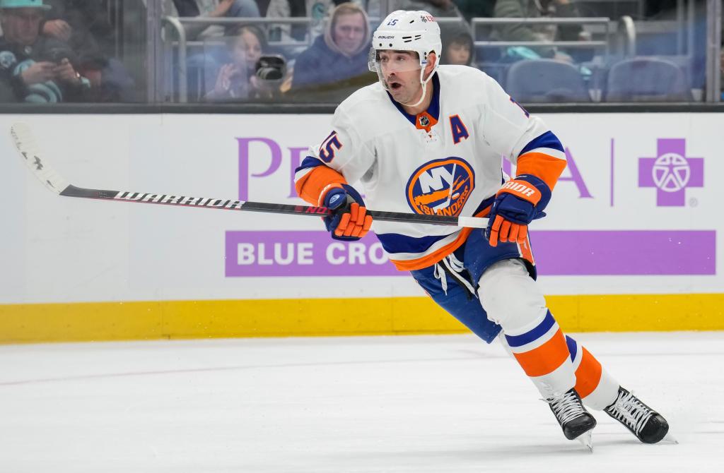 Islanders’ Cal Clutterbuck set to hit 1,000th game milestone - Total News