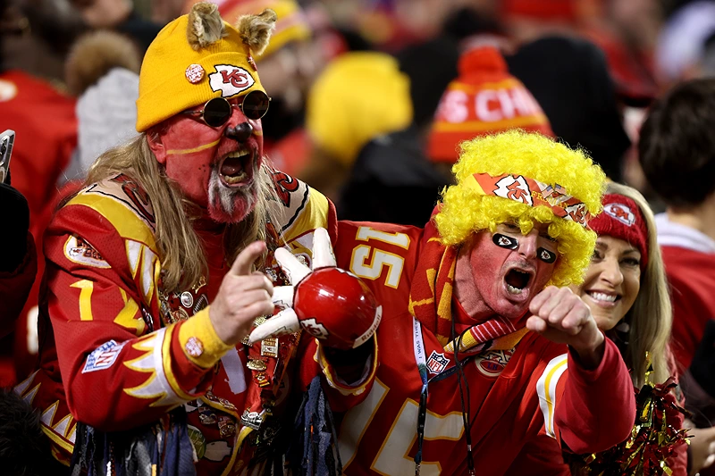 Sports Outlets Falsely Claim Child Sporting Kansas City Chiefs Face ...