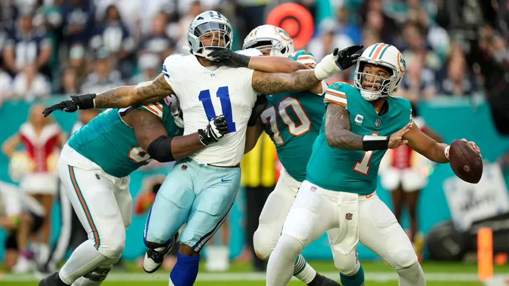 Cowboys’ Micah Parsons Upset With Officials After Loss To Dolphins ...