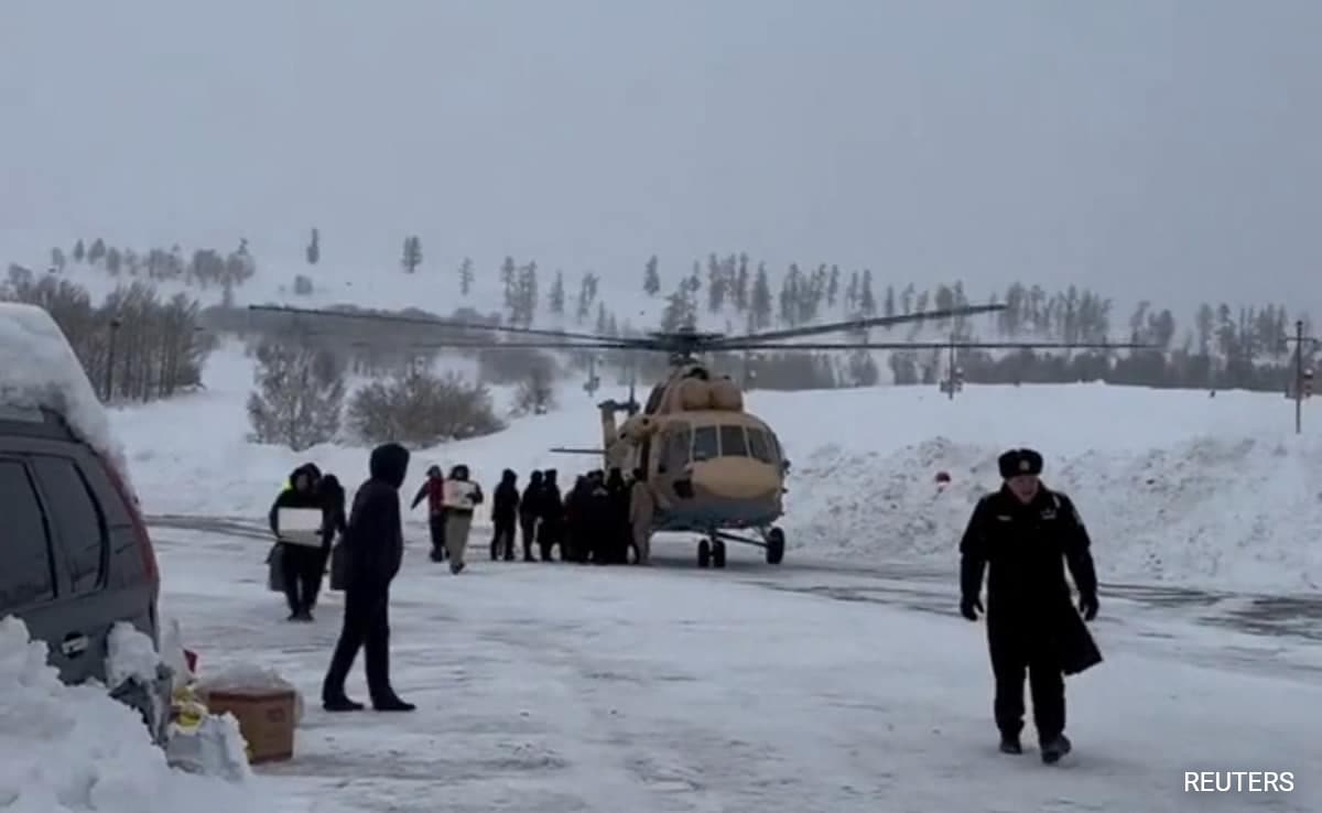 1,000 Tourists Stranded In Remote China Village Due To Avalanches In ...