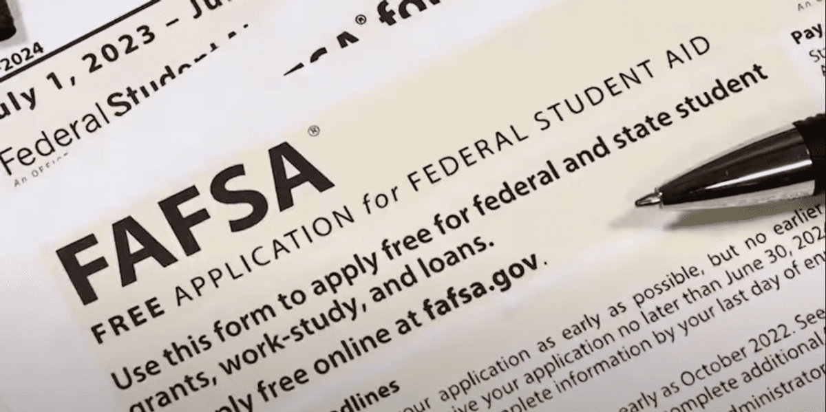 FAFSA loophole allows students with non-citizen parents to apply for ...