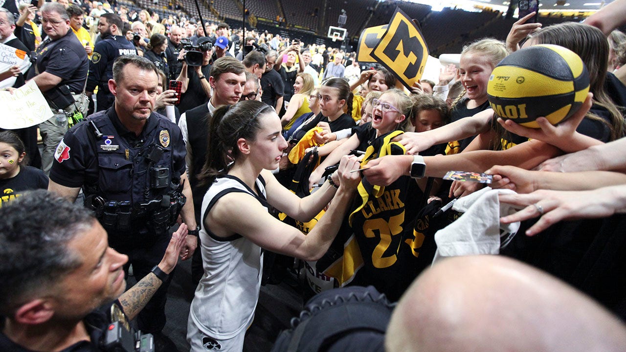 Caitlin Clark Pens Farewell To ‘forever Favorite’ Iowa Fans After Final ...