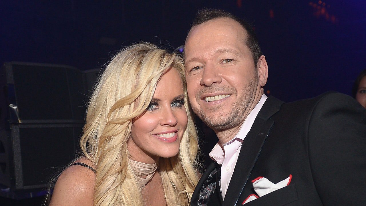 Donnie Wahlberg and Jenny McCarthy spend ‘whole night together’ on ...