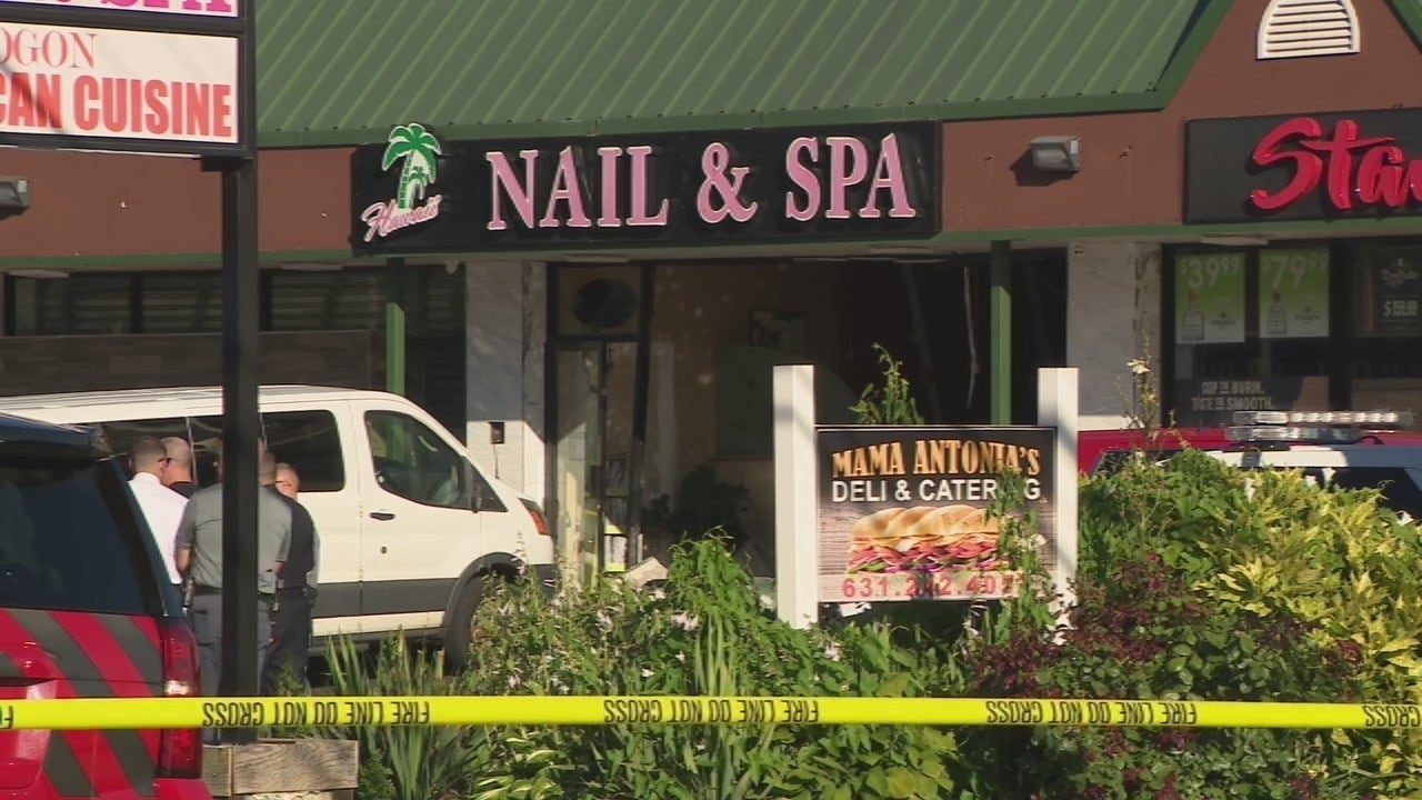 Car Crashes Into Long Island New York Nail Salon Total News 4077