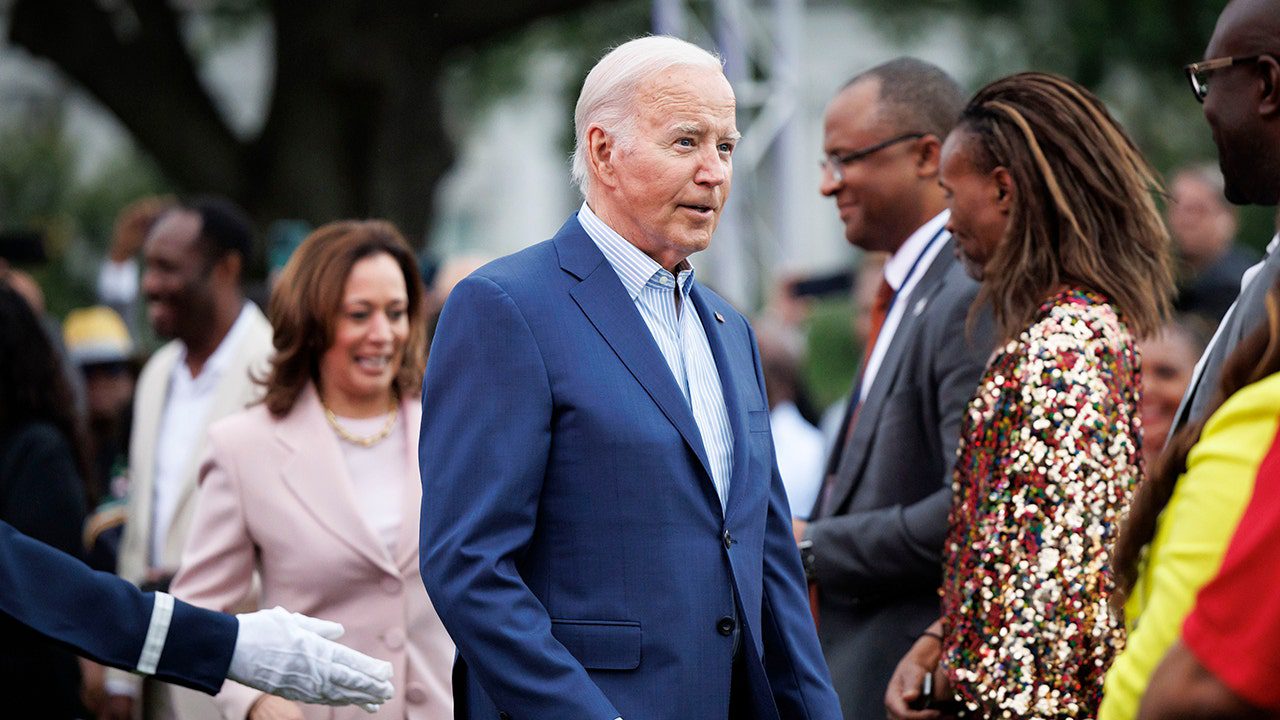 President Biden appears to freeze at White House Juneteenth event ...