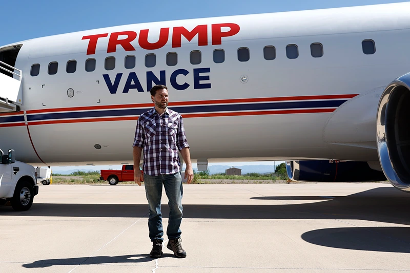 ‘Trump Force Two’ Plane Carrying JD Vance Makes Emergency Landing ...