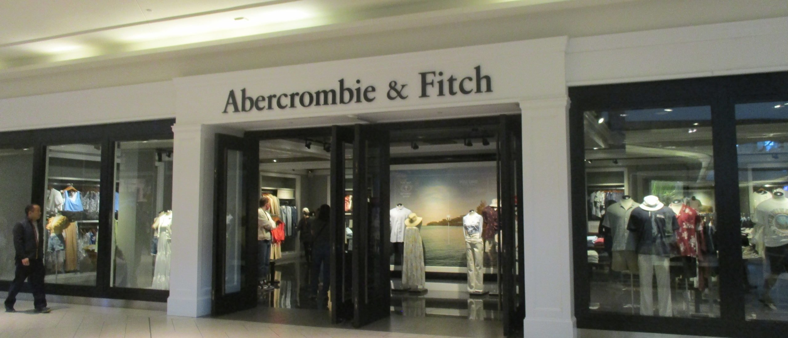 Police Arrest Former Ceo Of Abercrombie And Fitch As Part Of Fbis Sex