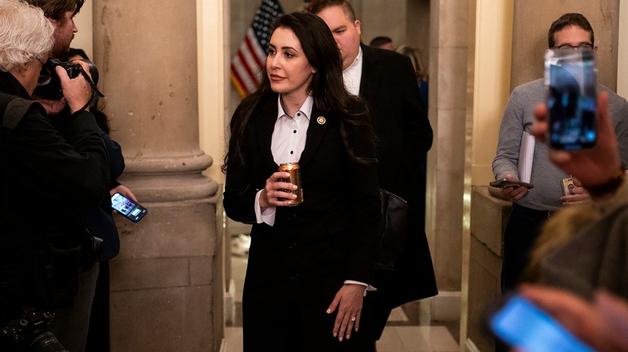 Luna says she'll meet with El Salvador's president