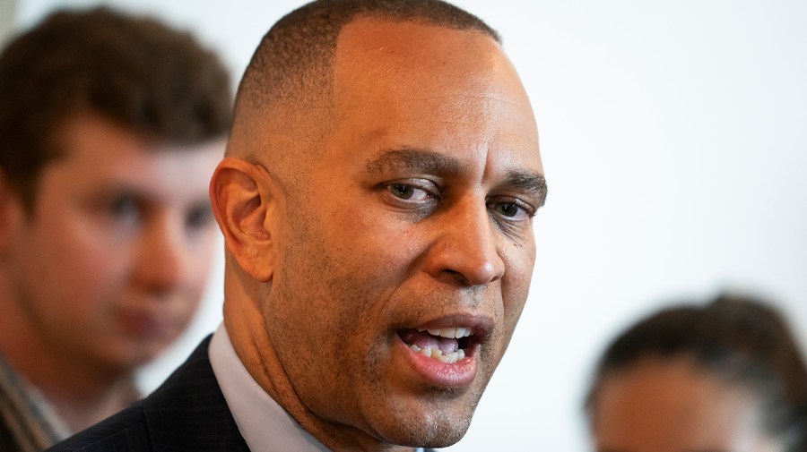 Jeffries warns admin against arresting Dems: 'Clear lines that they just dare not cross'
