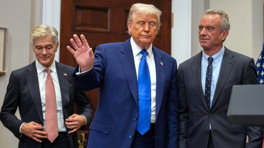 Trump goes on defense over Qatar jet gift