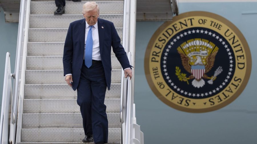 Trump aims for superior Air Force One, critiques current