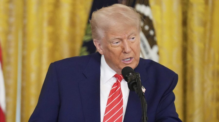 Trump signs rollbacks of Biden-era overdraft, digital wallet rules 