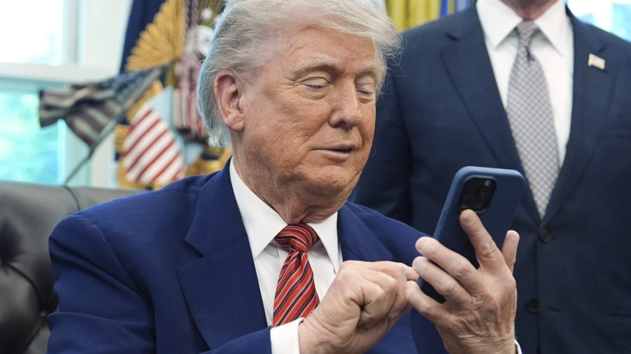 Trump says Samsung, other phone-makers could be hit with tariffs