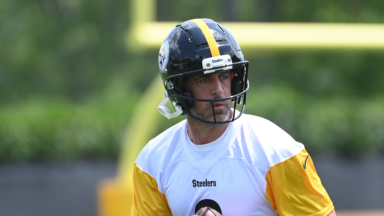Aaron Rodgers expresses dissatisfaction with helmet switch at Steelers minicamp
