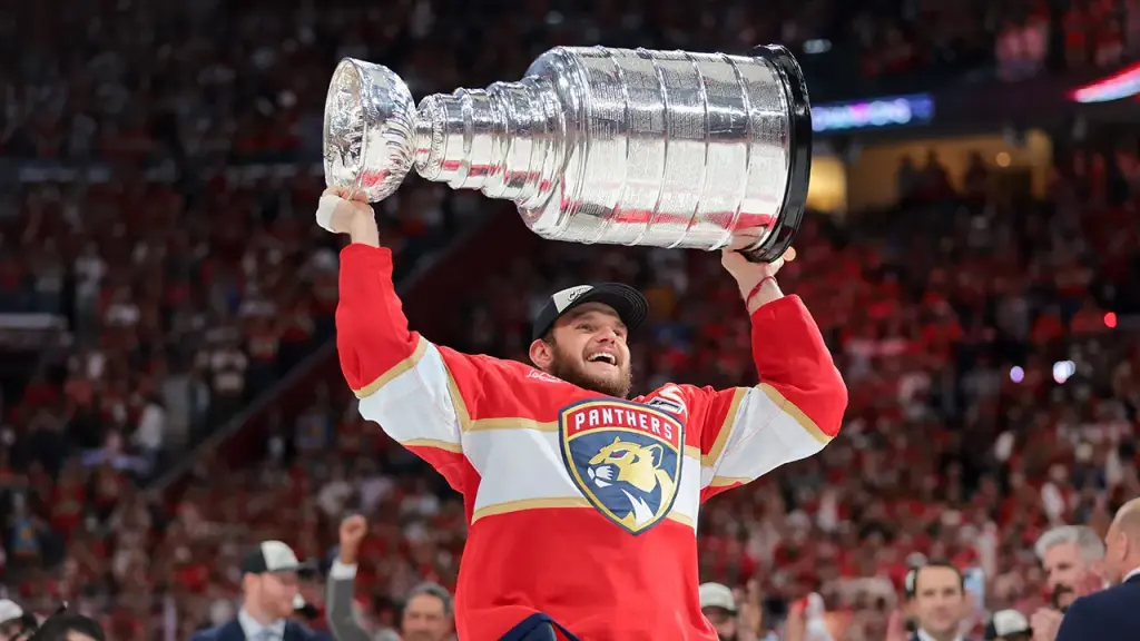Aleksander Barkov invites neighbors for 'coffee with the Cup' at 5 a.m.