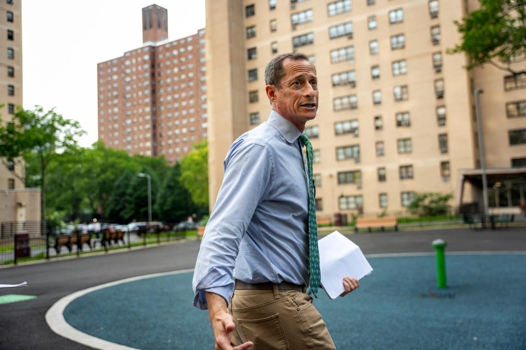 Anthony Weiner reacts angrily to critic on the campaign trail: 'Trump motherf—er go home!'