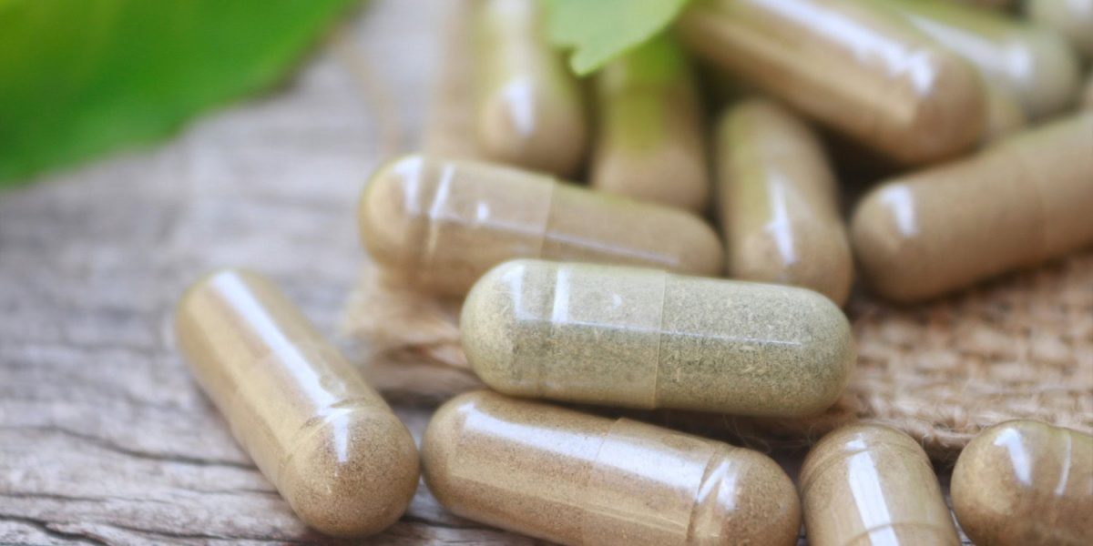 Ashwagandha extract improves memory and thinking abilities in individuals with mild cognitive impairment, research shows.