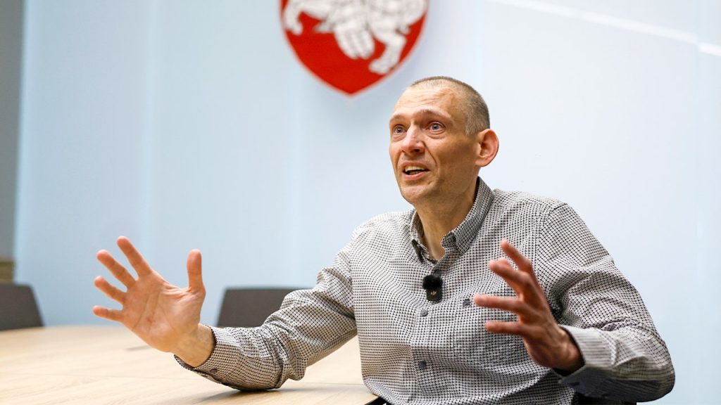 Belarusian dissident describes torture and calls for prisoner release