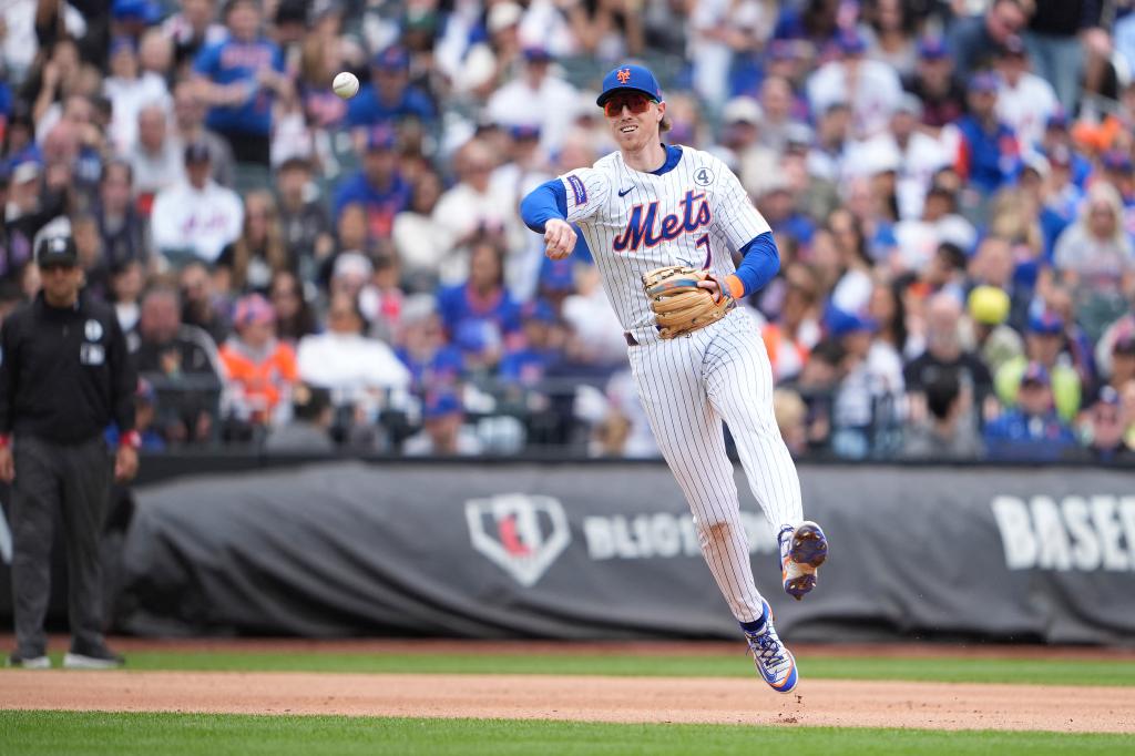 Brett Baty leaves the game due to groin tightness, raising new injury worries for the Mets.