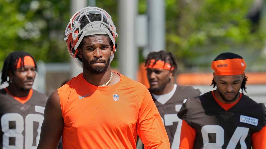 Browns quarterback Sanders encounters legal issues following speeding and failure to appear in court