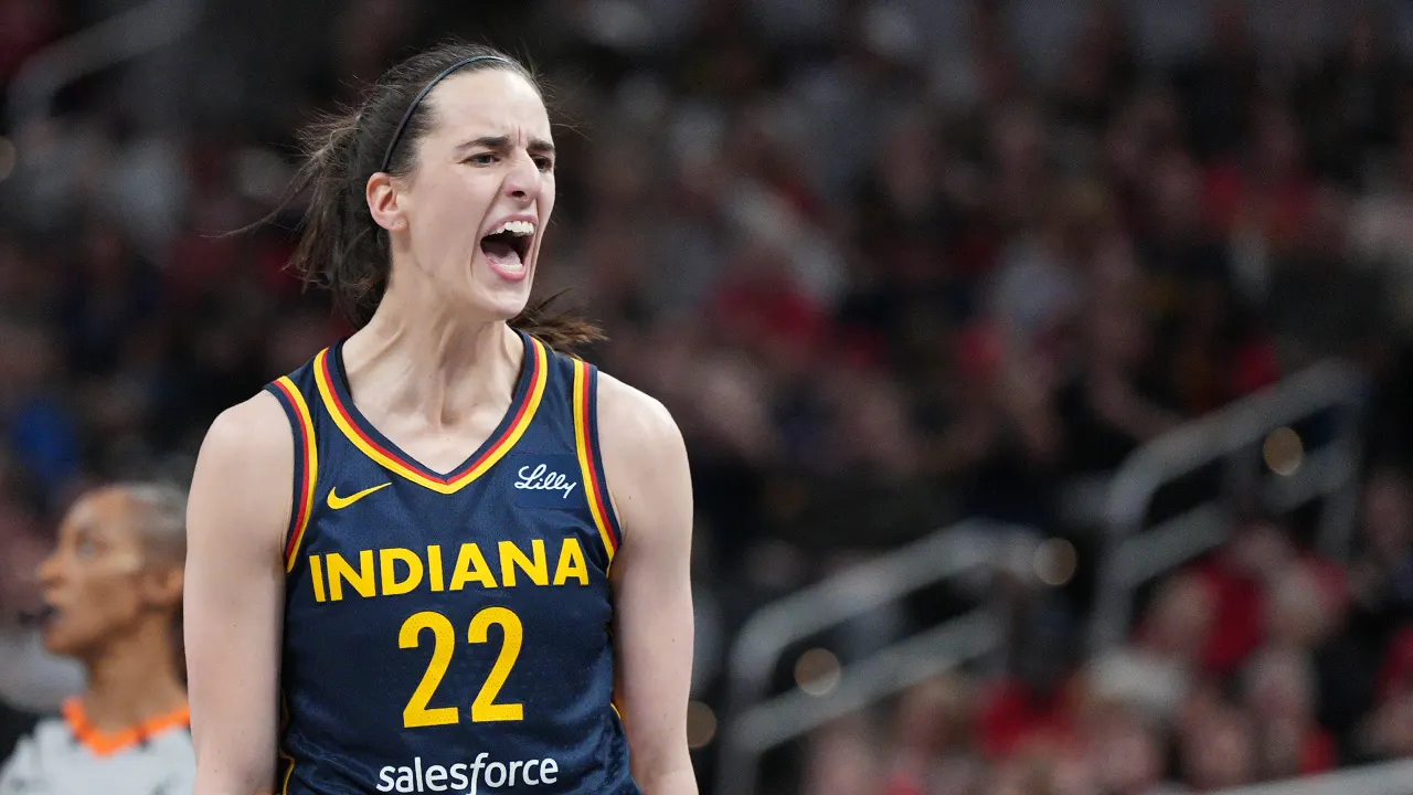 Caitlin Clark scores three 3-pointers in 38 seconds in her comeback against Liberty