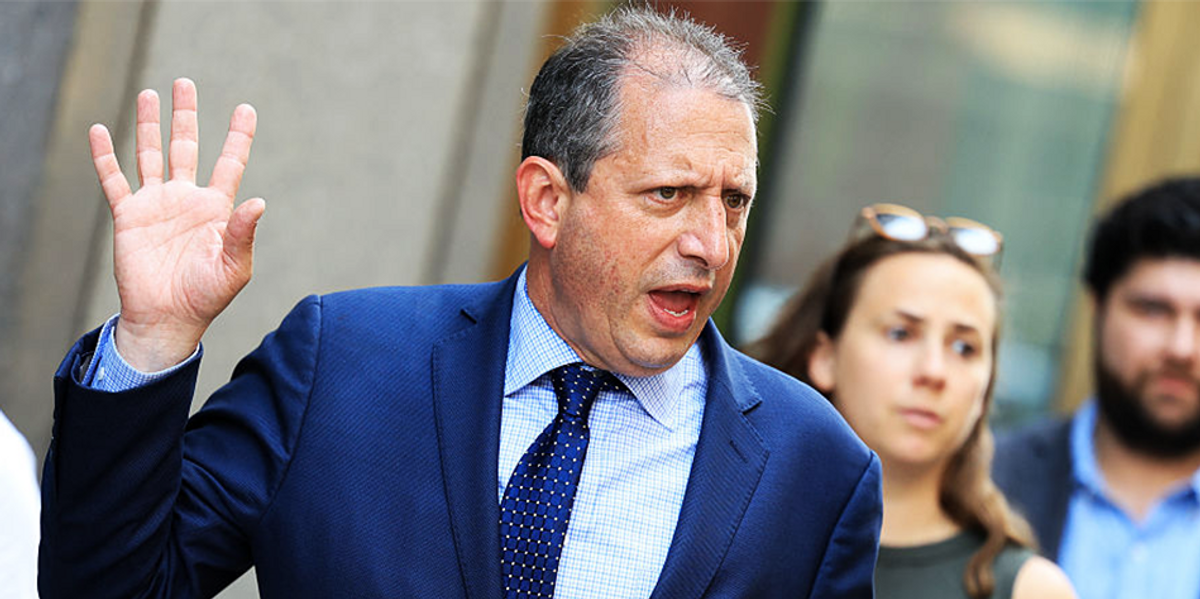 City comptroller joins man to stop ICE arrest: 'Show me your warrant'