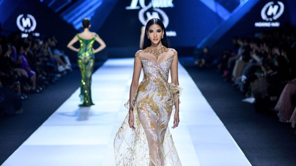 Conservative women aim for a voice in fashion media largely controlled by the left.