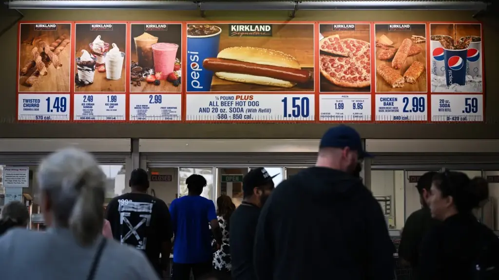 Costco enthusiasts on Reddit miss the $1 churro that’s no longer available despite new options.