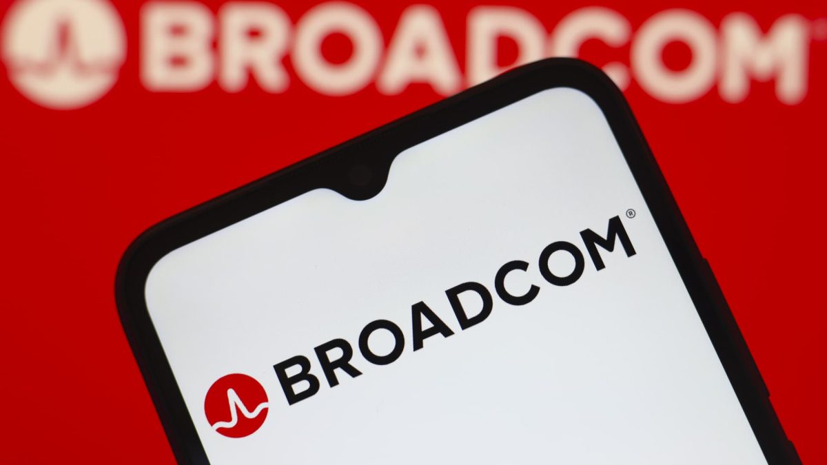 Cramer recommends Broadcom for new investors, finds Apple stock less risky.