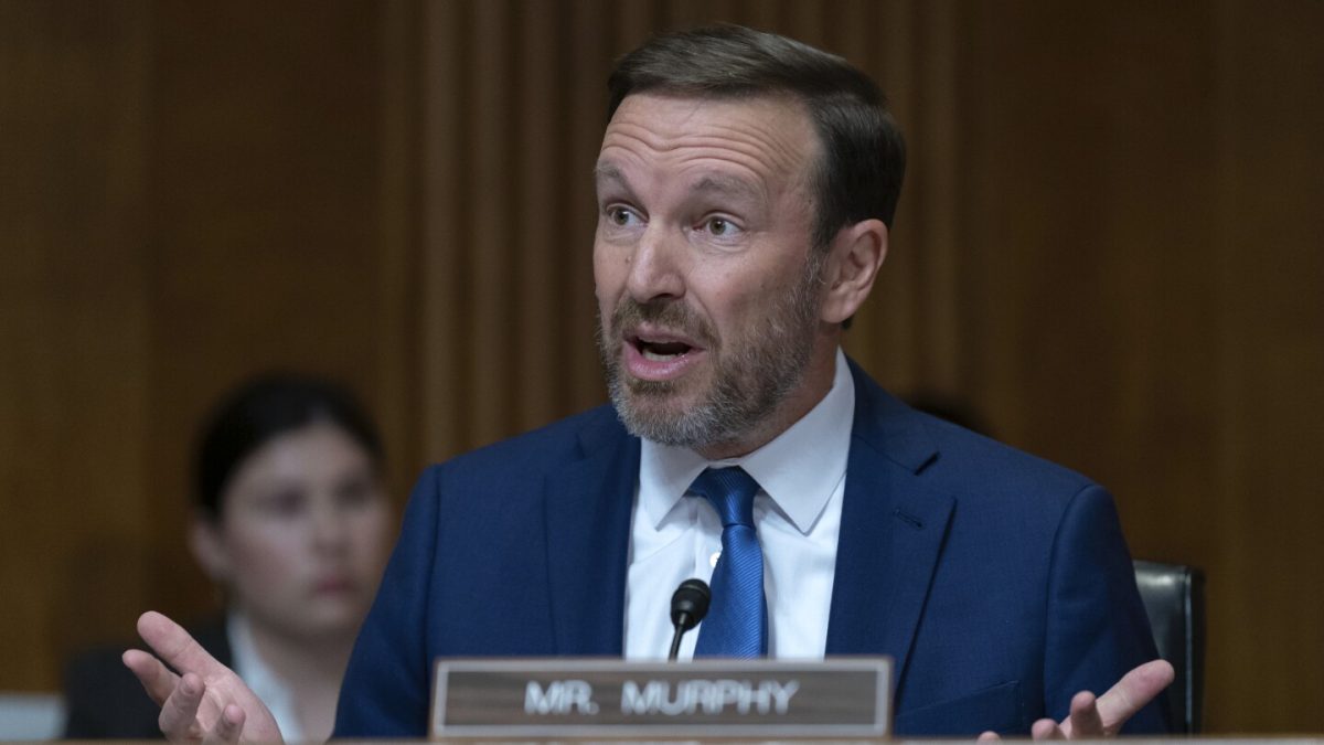 Democrats are becoming more engaged with the crypto industry despite divisions within the Trump camp.