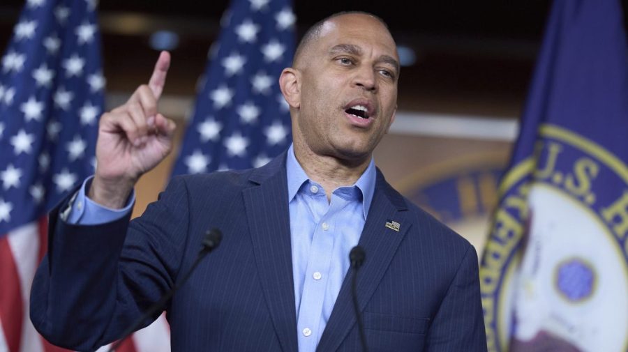 Democrats criticize Trump after the White House delays Iran briefings: 'Unfathomable'