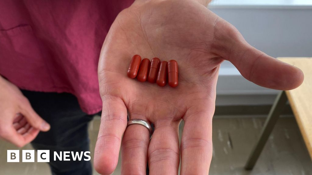 Doctors use fecal capsules to eliminate harmful superbugs