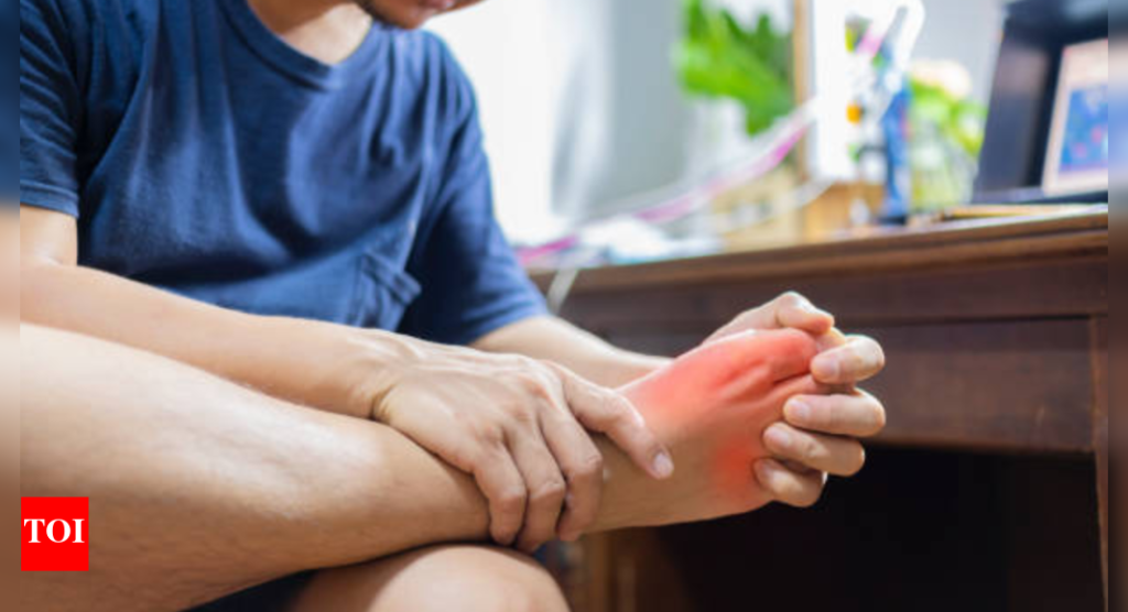 Elevated Uric Acid: Its connection to sudden heart attacks and metabolic syndrome, along with management strategies