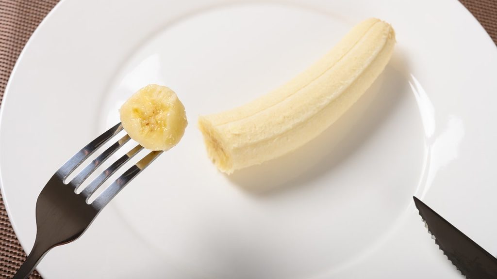 Etiquette expert triggers discussion with tips on the right way to eat a banana