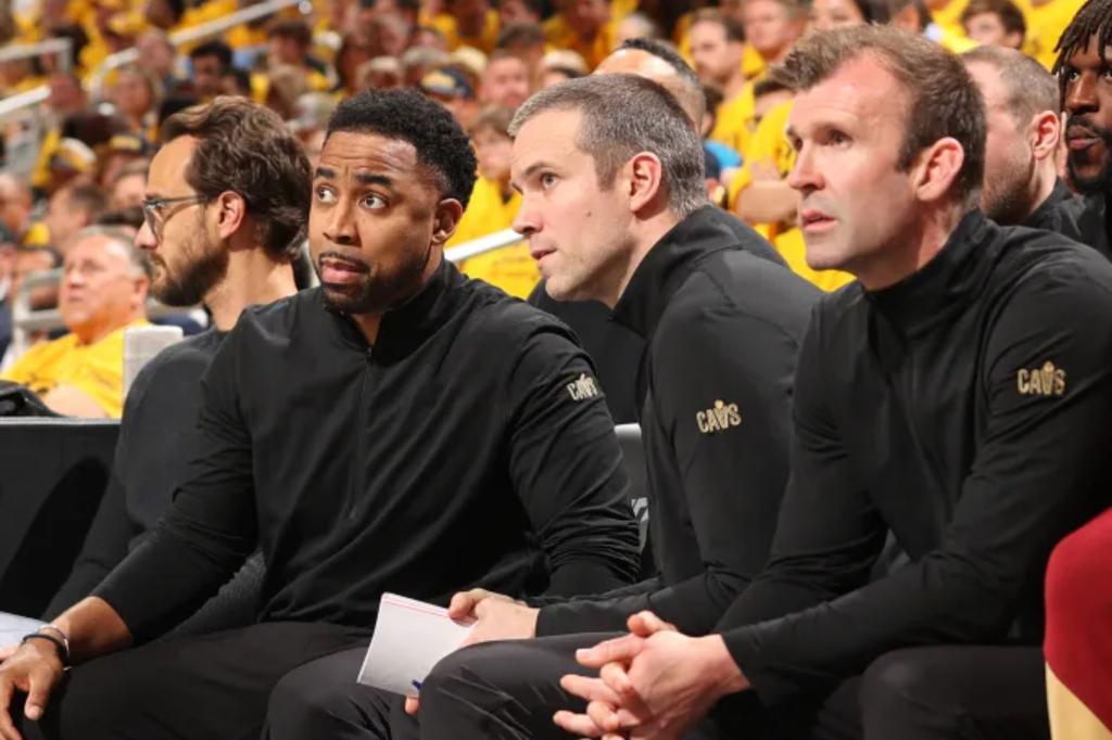 Former Knicks assistant coach Johnnie Bryant is among the finalists for the Suns position.