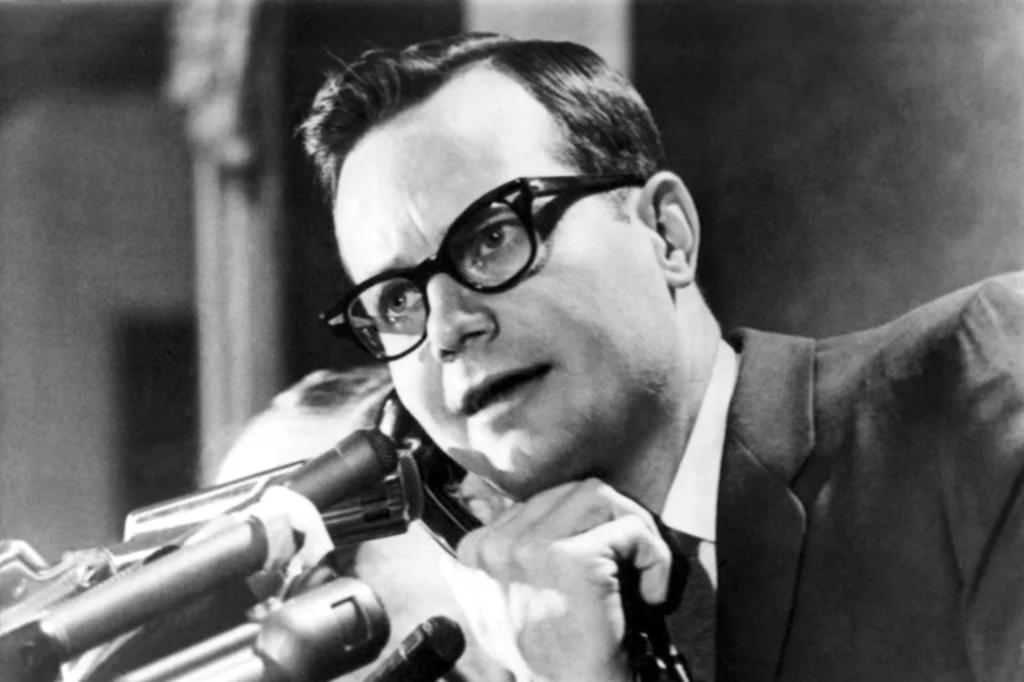 Former White House press secretary and renowned TV journalist Bill Moyers passes away at 91