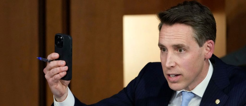 Hawley Parts Ways with GOP as Senate Supports Financial Aid for Crypto Investors