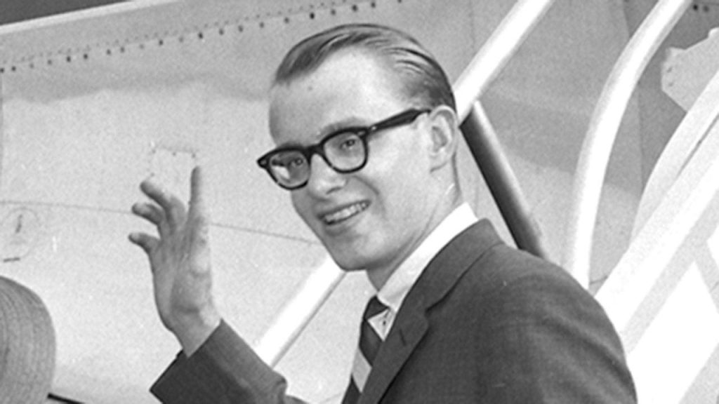 Heir of Rockefeller went missing near cannibal tribe 60 years ago, mystery continues