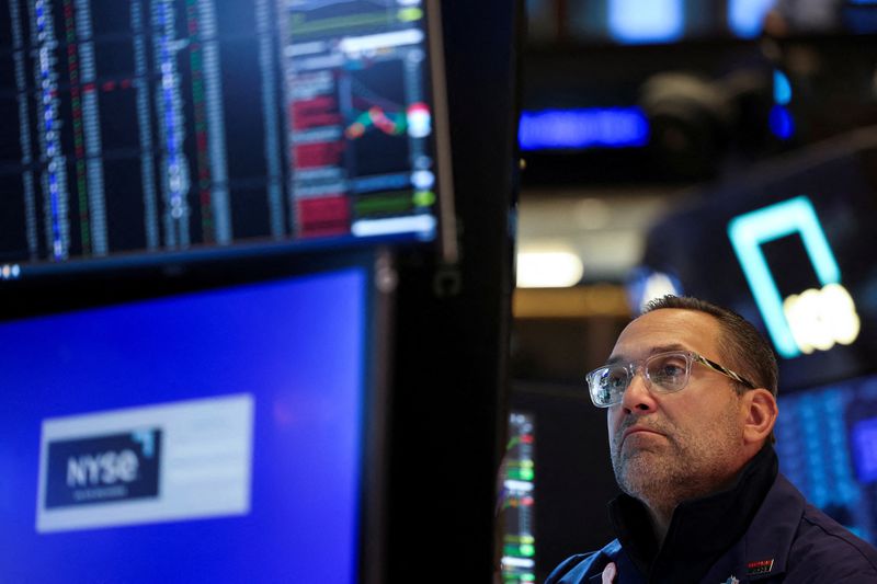 Hopes for a trading day truce encourage a recovery