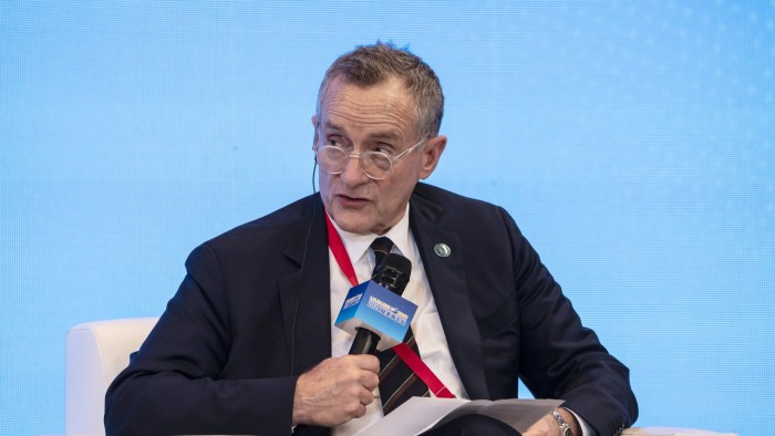 Howard Marks, co-founder of Oaktree, urges China to welcome foreign investors.