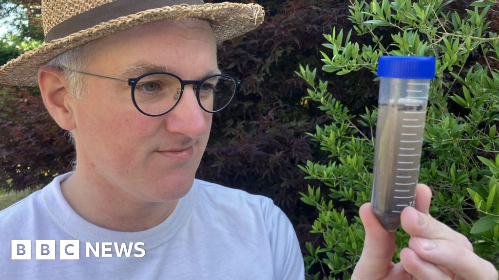 I discovered a virus that eats bacteria in my toilet.