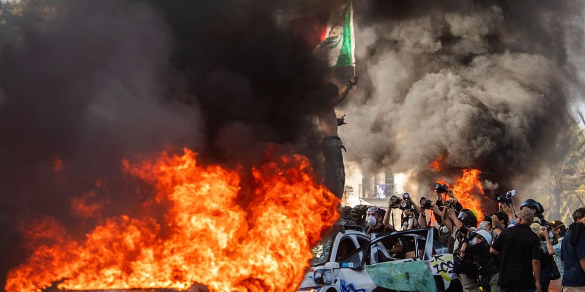 It is the president's responsibility to extinguish the flames if the governors refuse to do so.