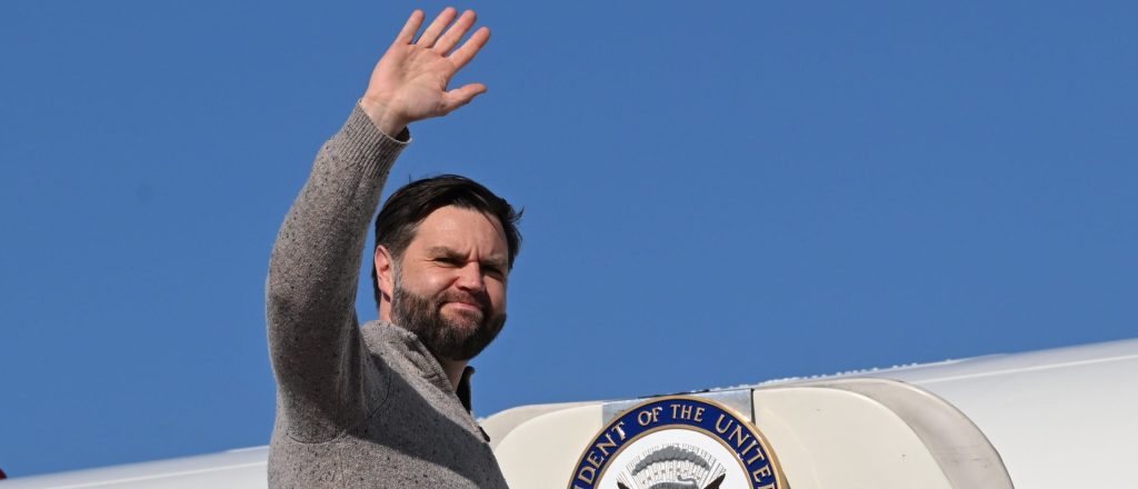 JD Vance Criticizes ABC’s Terry Moran for ‘Vile’ Comment Targeting Stephen Miller and Says He Owes an Apology