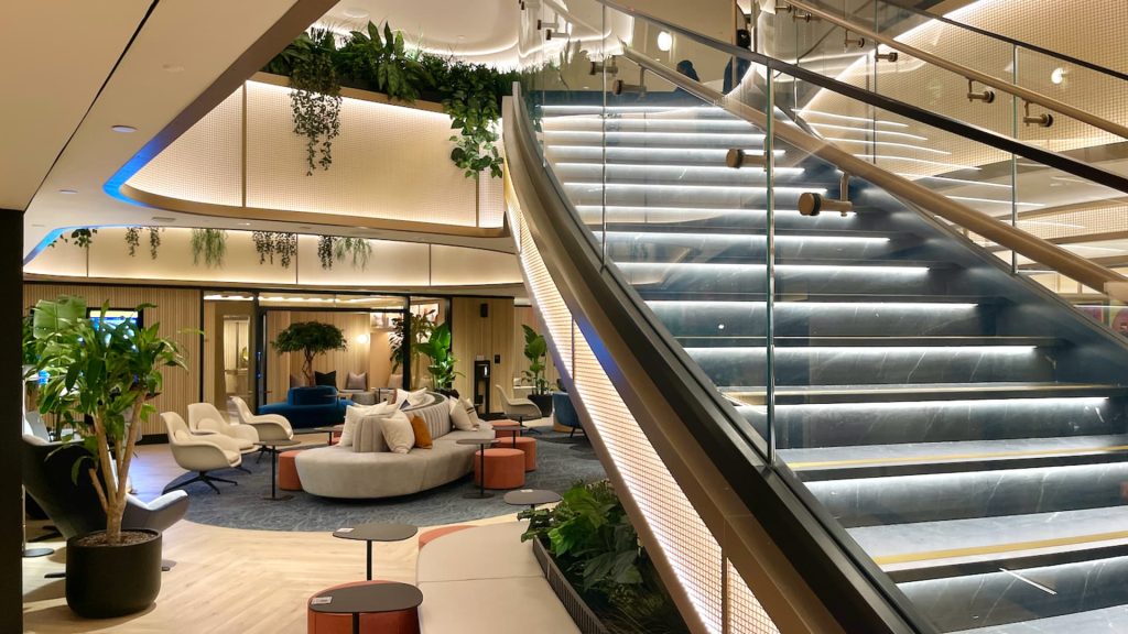 JPMorgan Chase introduces new benefits for the Sapphire Reserve card and sets an annual fee of $795.