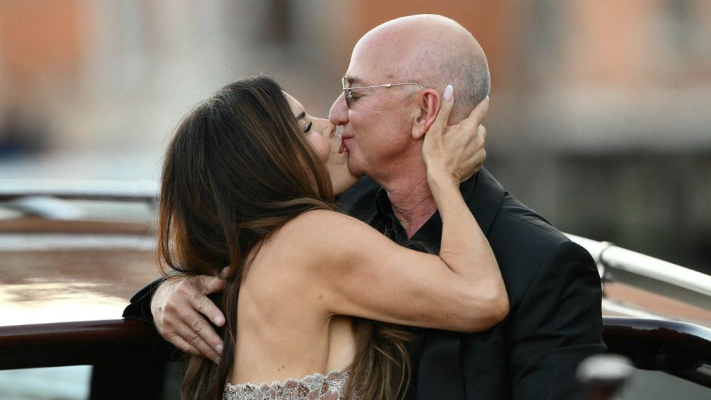 Jeff Bezos and Lauren Sánchez embrace with a kiss following their extravagant wedding in Venice