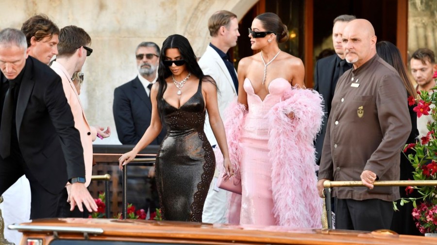 Jeff Bezos and Lauren Sánchez marry in Venice